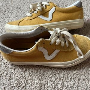 Yellow Lowtop Vans Retro